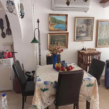 Merkez Bahceli, Avlulu Ev Vakantiehuis *