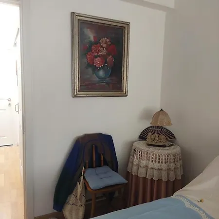 Merkez Bahceli, Avlulu Ev בית נופש *
